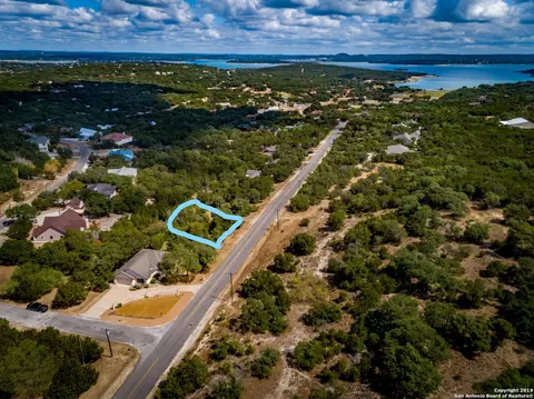 318 Gallagher Dr, Canyon Lake, TX 78133