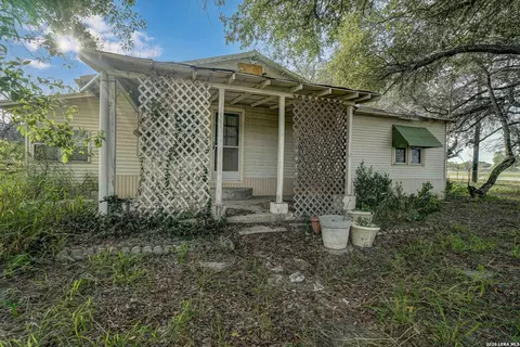 Exterior - 17770 Interstate 35 S, Lytle, TX 78052 photo 2 of 4