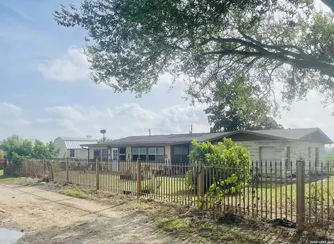 Exterior - 141 County Road 779, Devine, TX 78016 photo 2 of 3