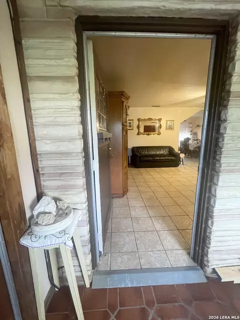 Entry Way - 141 County Road 779, Devine, TX 78016 photo 2 of 2