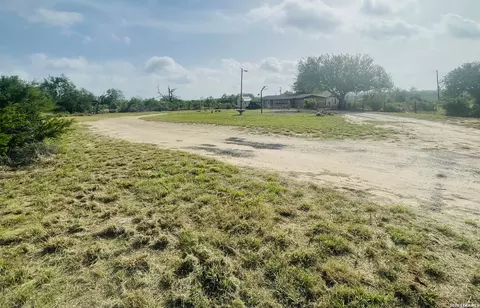 Exterior - 141 County Road 779, Devine, TX 78016 photo 3 of 3