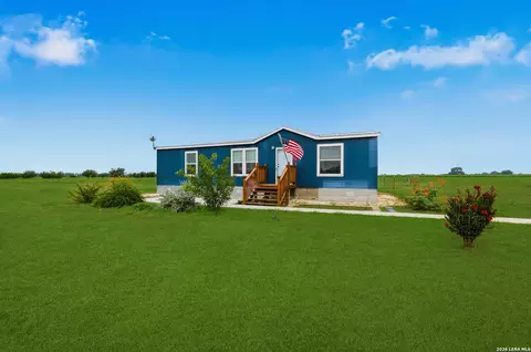537 County Road 442, Hondo, TX 78861