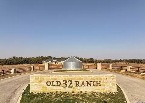 783 Tiswin Trl, Blanco, TX 78606 photo 2