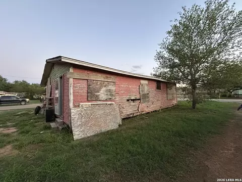 111 SW Lane St, Cotulla, TX 78014 photo 3