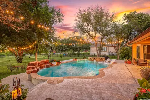 8803 Tuscan Hills Dr, San Antonio, TX 78266