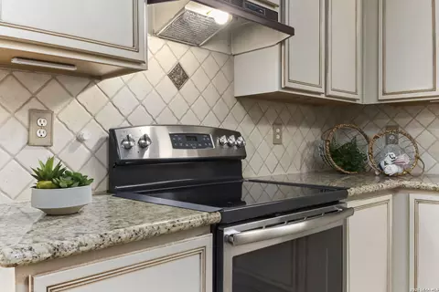 Kitchen - 12830 Bridge Cedar, Helotes, TX 78023 photo 5 of 6