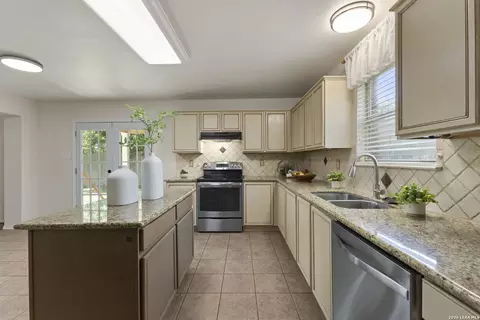 Kitchen - 12830 Bridge Cedar, Helotes, TX 78023 photo 4 of 6