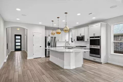 2230 Steerhead Trl, New Braunfels, TX 78132