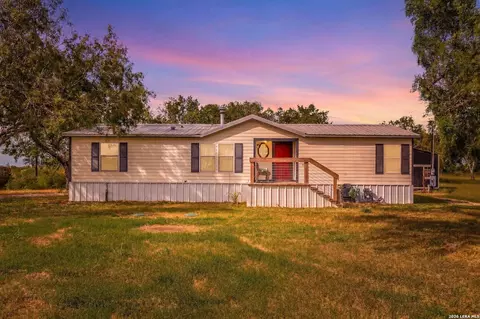 6714 Fm 536, Floresville, TX 78114