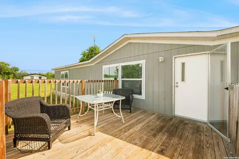 8954 County Road 128, Floresville, TX 78114