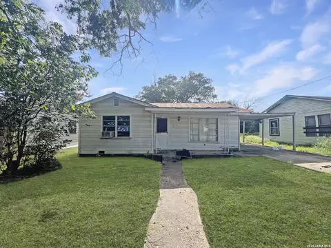 1008 Avenue T, Hondo, TX 78861