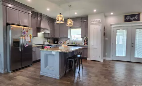 1825 Tron Ln, Eagle Pass, TX 78852 photo 4