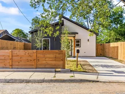 107 Calles St, San Antonio, TX 78207