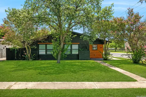 202 Lanark Dr, San Antonio, TX 78218
