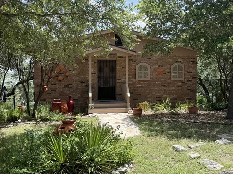 265 Oak Hideaway Dr, Canyon Lake, TX 78133