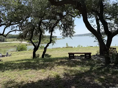 265 Oak Hideaway Dr, Canyon Lake, TX 78133