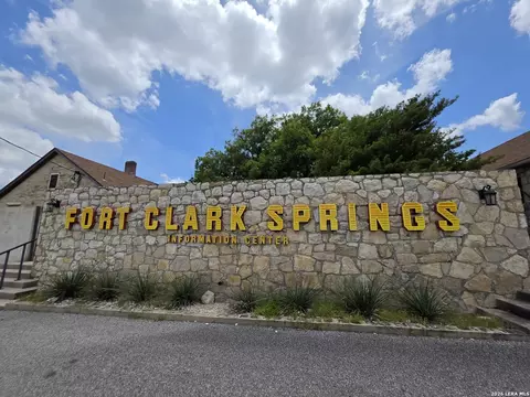 10 Paine, Brackettville, TX 78832