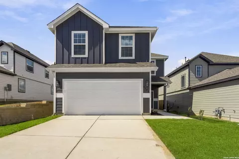 8823 Black Oak Dr, Elmendorf, TX 78112