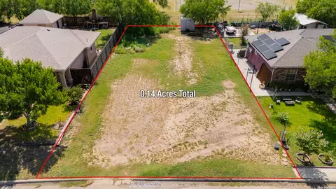 2825 Frances Gates Loop, Eagle Pass, TX 78852 photo 4