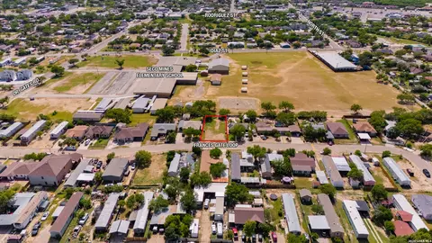2825 Frances Gates Loop, Eagle Pass, TX 78852 photo 5
