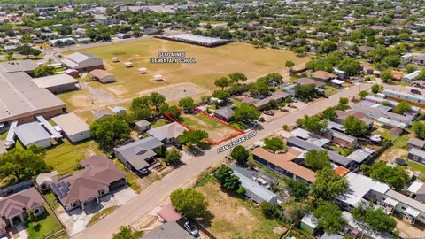 2825 Frances Gates Loop, Eagle Pass, TX 78852 photo 10