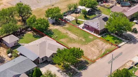 2825 Frances Gates Loop, Eagle Pass, TX 78852 photo 13