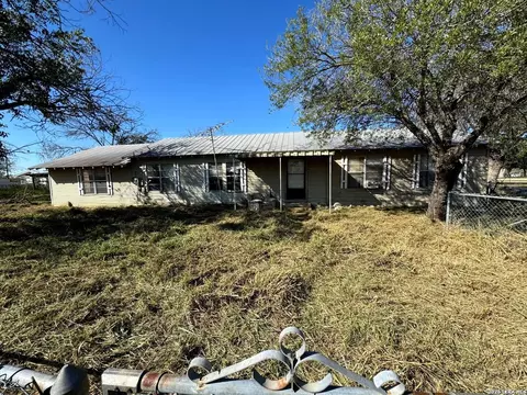 465 Peach St, Leming, TX 78050