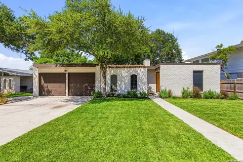 10806 Lands Run St, San Antonio, TX 78230