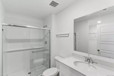Bath - 1221 Punta Mita St, Converse, TX 78109 photo 1 of 1