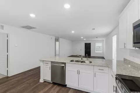 Kitchen - 1221 Punta Mita St, Converse, TX 78109 photo 6 of 6