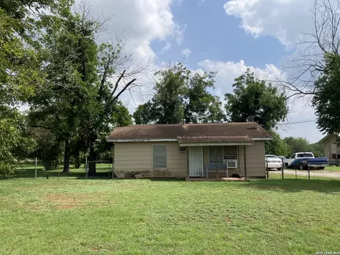 273 County Road 743, Yancey, TX 78886
