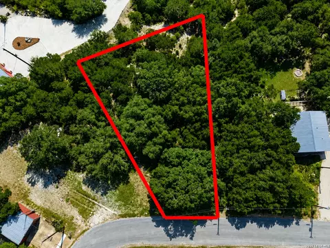 1484 Canyon Ridge Dr, Canyon Lake, TX 78133