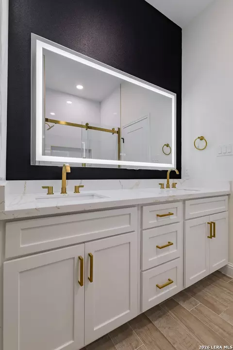 Bath - 3132 Jacob Jacob Dr, Eagle Pass, TX 78852 photo 2 of 5