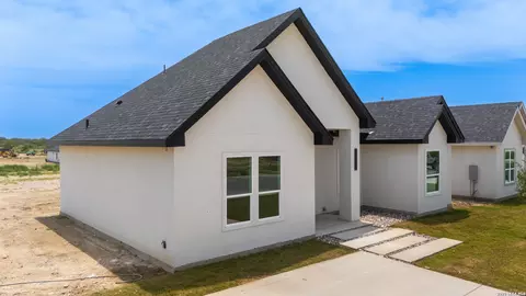 Exterior - 3132 Jacob Jacob Dr, Eagle Pass, TX 78852 photo 2 of 3