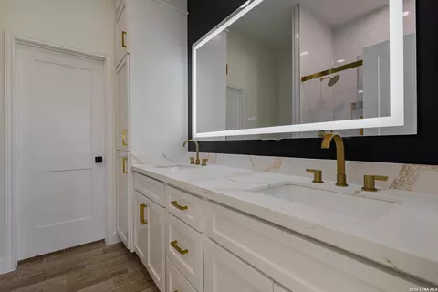 Bath - 3132 Jacob Jacob Dr, Eagle Pass, TX 78852 photo 1 of 5