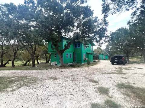 230 Teague Rd, Kerrville, TX 78028