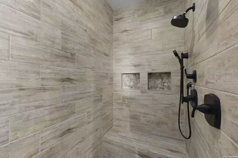 Bath - 116 Serene St, Spring Branch, TX 78070 photo 3 of 5