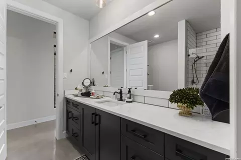 Bath - 116 Serene St, Spring Branch, TX 78070 photo 4 of 5