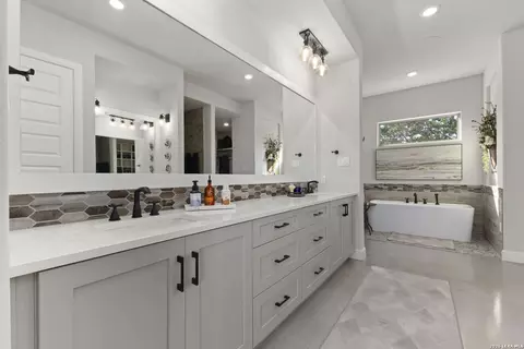 Bath - 116 Serene St, Spring Branch, TX 78070 photo 1 of 5