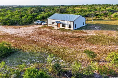185 Pr 7460, Kenedy, TX 78119