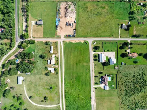 114 County Road 684, Lytle, TX 78052 photo 8