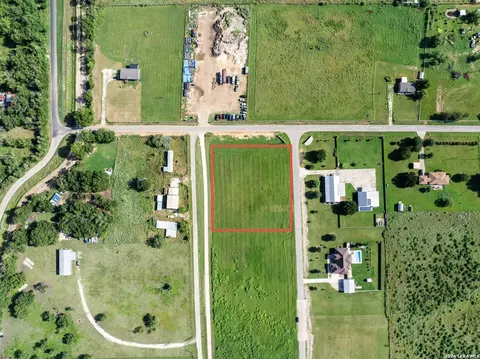 114 County Road 684, Lytle, TX 78052 photo 2