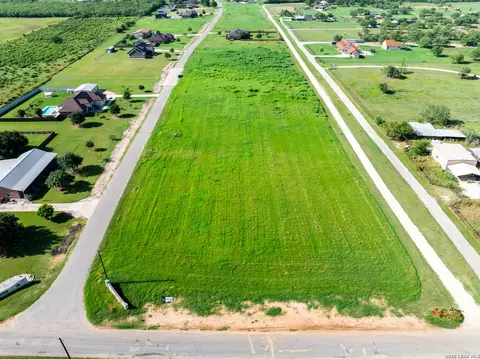114 County Road 684, Lytle, TX 78052 photo 9