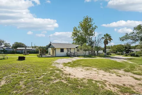 Exterior - 619 Webb Ave, Devine, TX 78016 photo 3 of 3