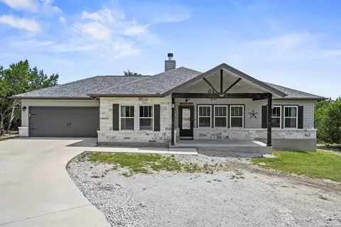 1427 Birch Ln, Fischer, TX 78623
