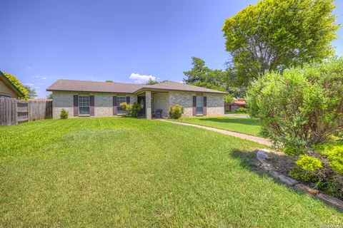 825 Pecan Dr, Schertz, TX 78154