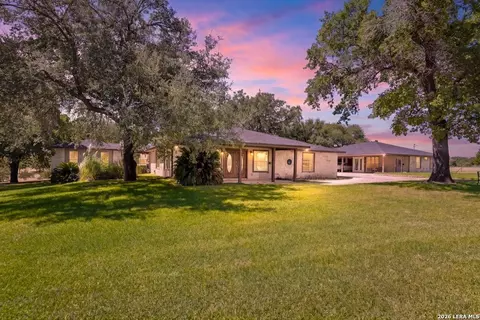 103 Misty Bnd, Floresville, TX 78114