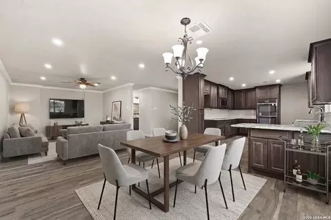 225 Cloudmont, Windcrest, TX 78239