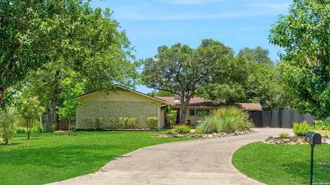 532 N School St, Boerne, TX 78006