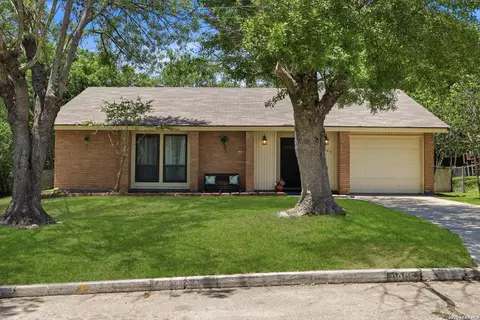 11805 Rainey Mdw, Live Oak, TX 78233